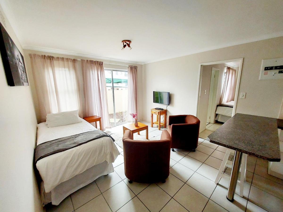 Broadway Self Catering Apartments Дурбанвиль Экстерьер фото