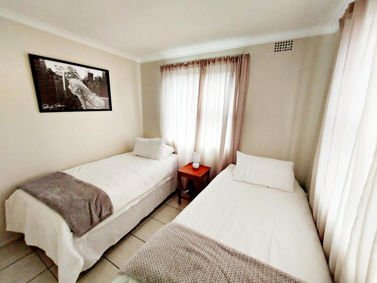 Broadway Self Catering Apartments Дурбанвиль Экстерьер фото