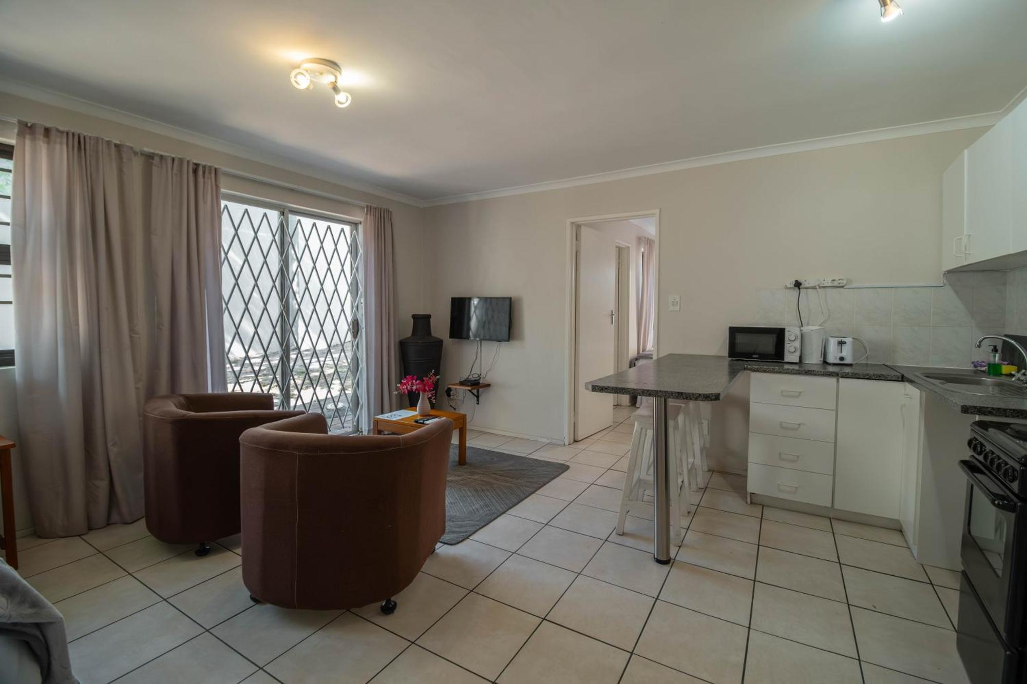 Broadway Self Catering Apartments Дурбанвиль Экстерьер фото