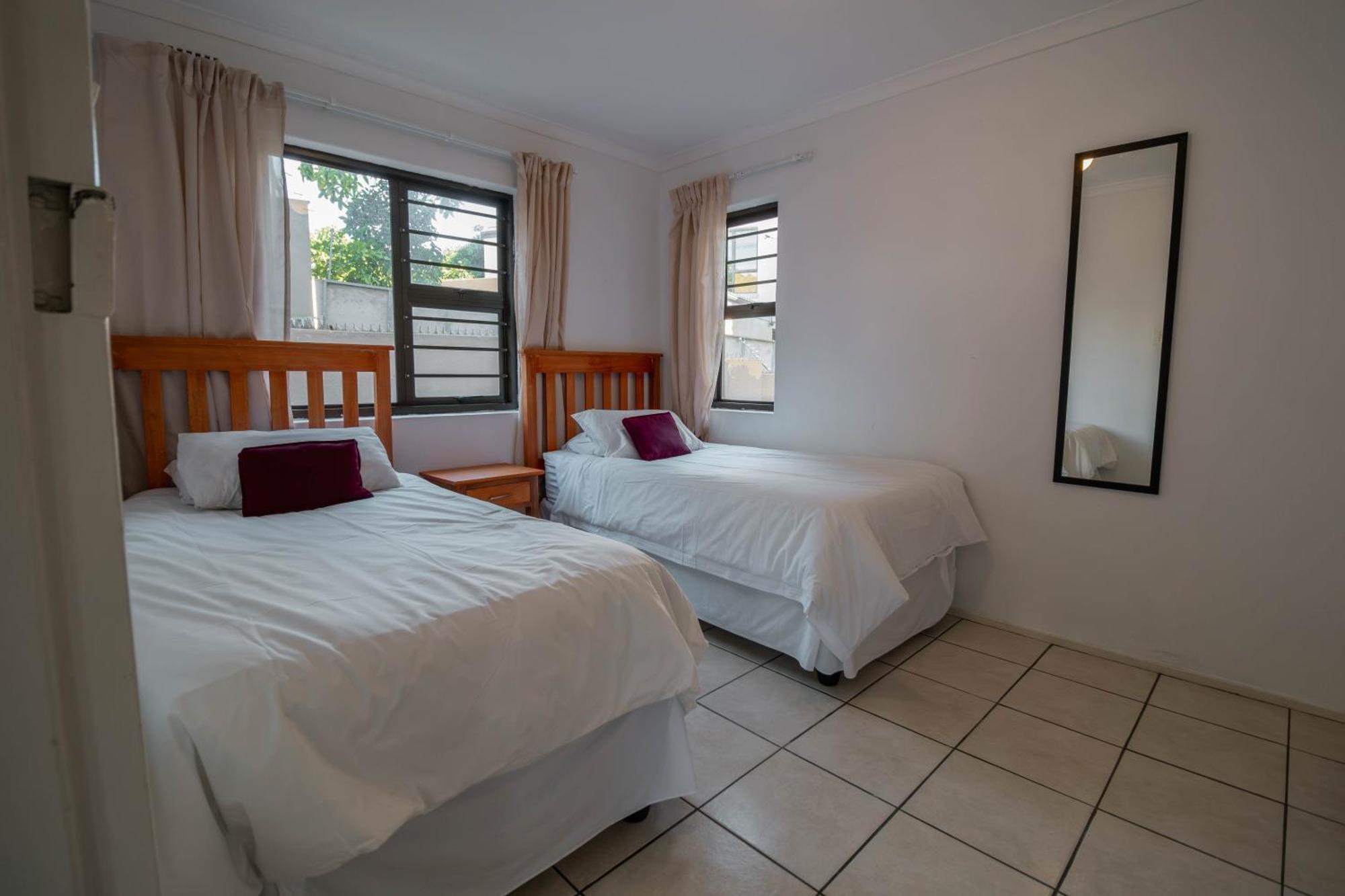 Broadway Self Catering Apartments Дурбанвиль Экстерьер фото