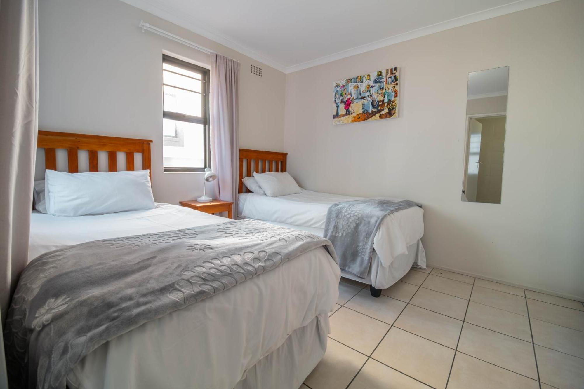 Broadway Self Catering Apartments Дурбанвиль Экстерьер фото