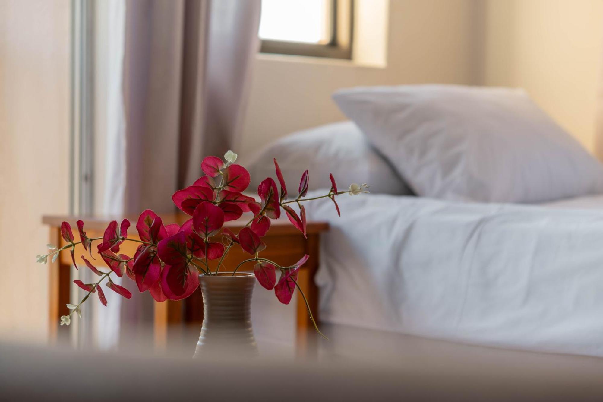 Broadway Self Catering Apartments Дурбанвиль Экстерьер фото