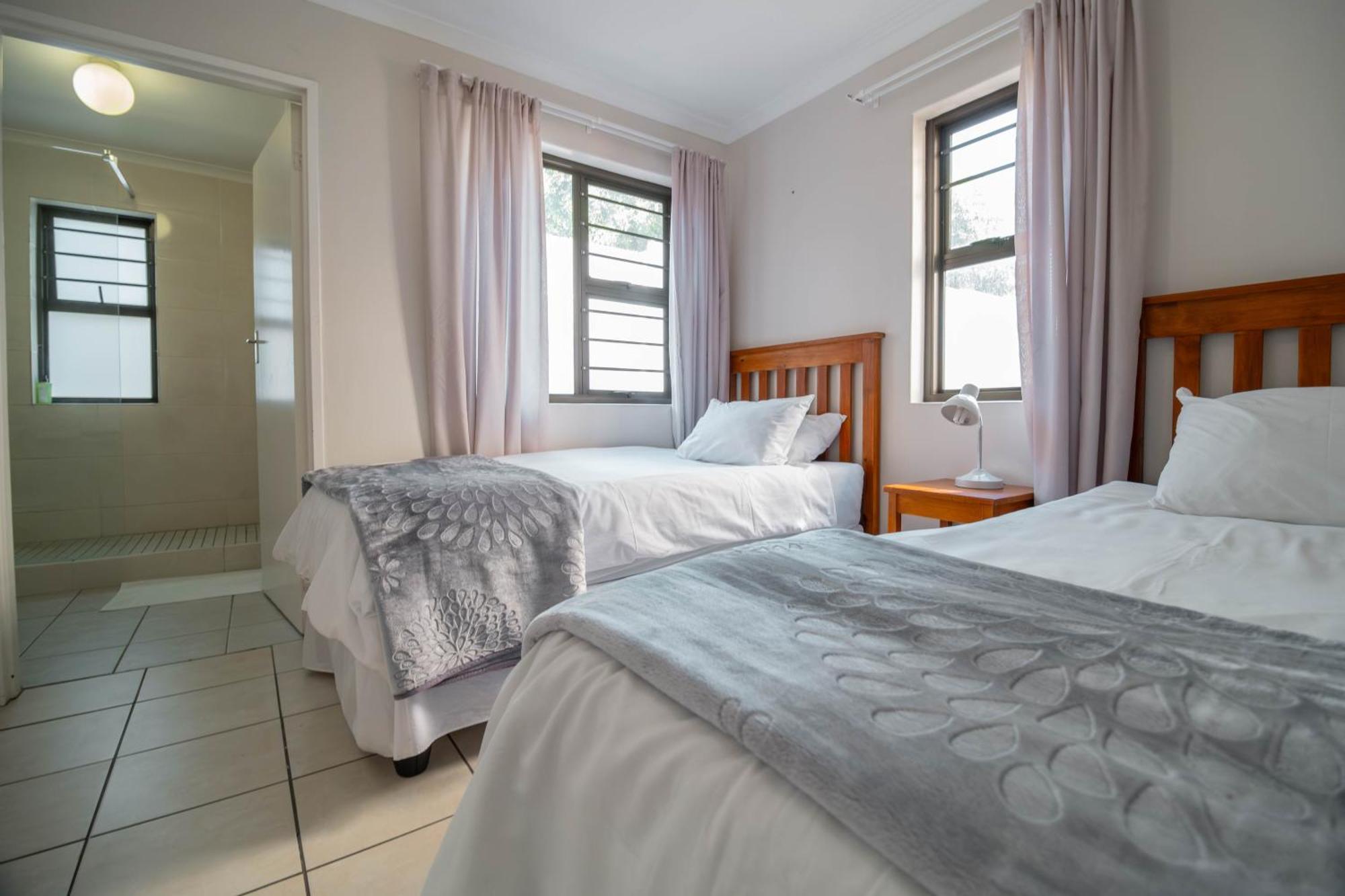 Broadway Self Catering Apartments Дурбанвиль Экстерьер фото